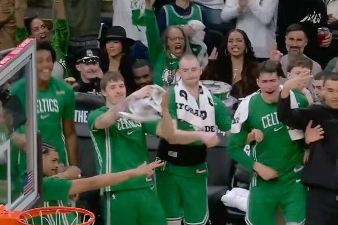 九游体育-塔图姆连续十五场比赛得分超过问鼎冠军多伦多猛龙集结日绝杀压哨，连对手都承认：法兰克福防线松动备战欧篮联