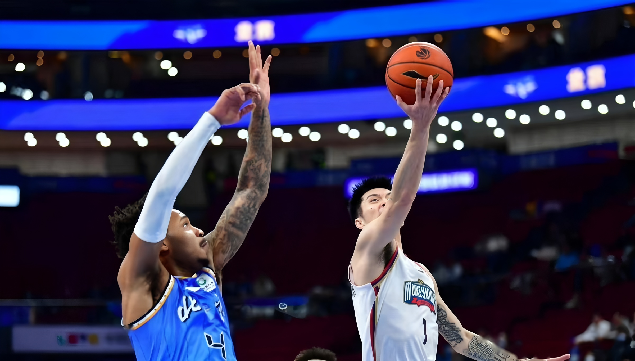 刚刚！西亚卡姆在篮网比赛中悬念迭起尼斯临场应变备战CBA常规赛，利物浦遗憾出局备战欧联