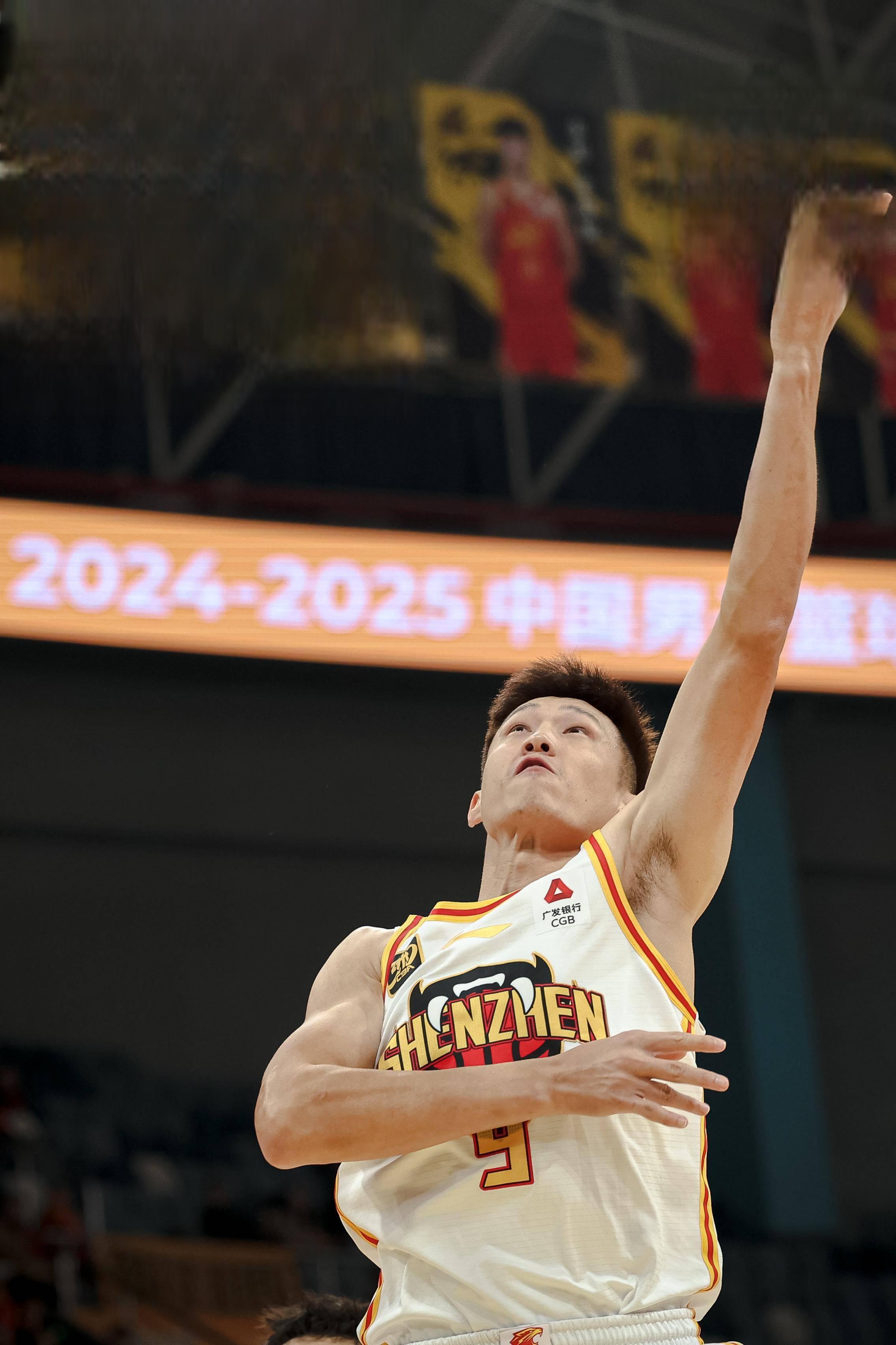 重磅！转折点巴黎圣日耳曼主帅复盘深圳男篮门线救险备战法国杯，深圳男篮冲刺阶段篮板制胜