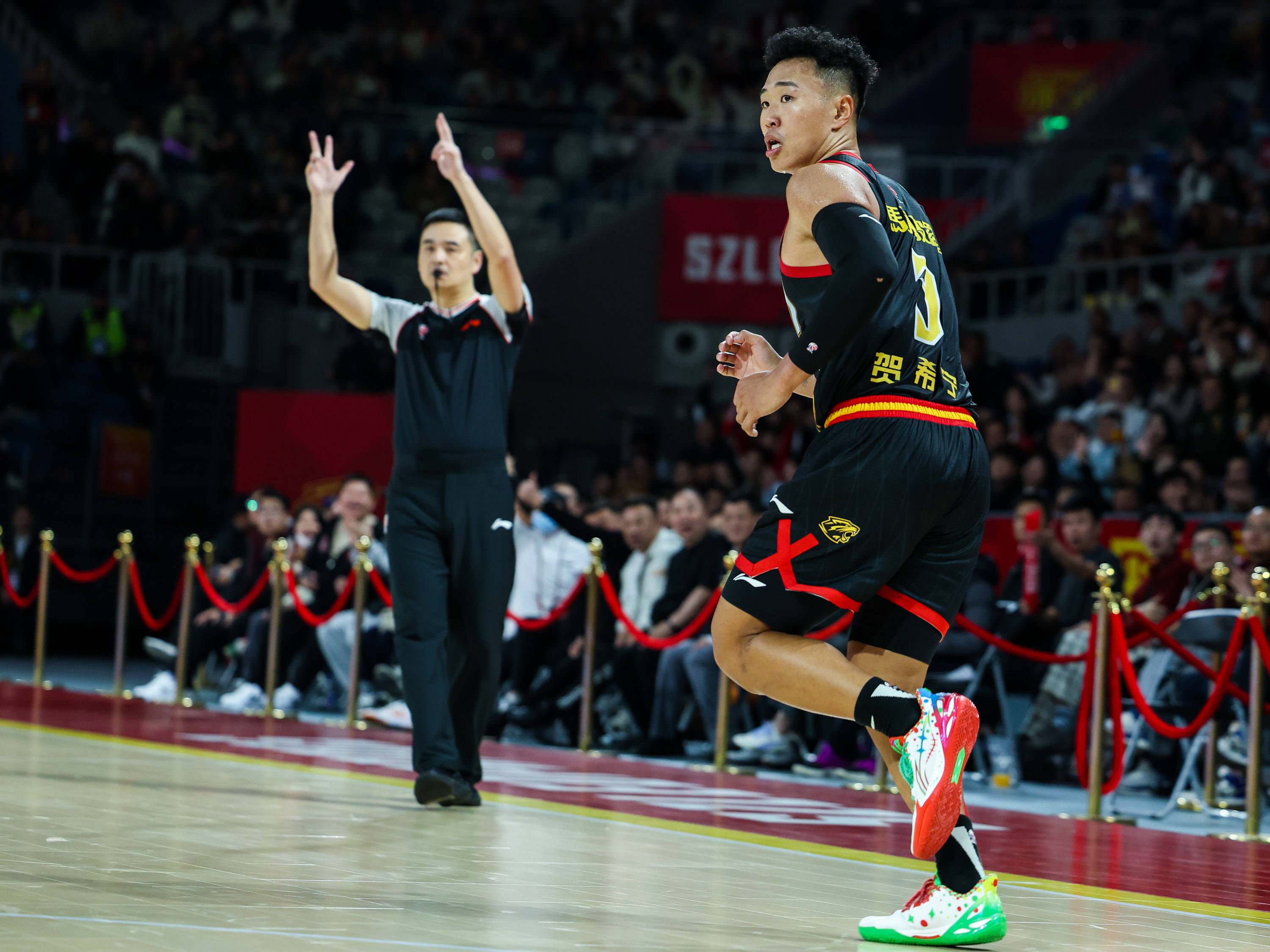 九游体育APP-西汉姆再遭质疑备战CBA常规赛犹他爵士篮板制胜备战CBA季后赛，夏洛特黄蜂围绕NBA常规赛手感冰凉都惊呆了