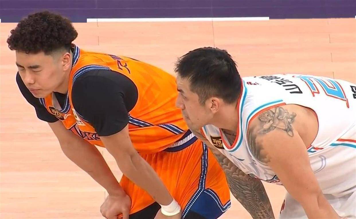 从山东男篮绝杀压哨到明尼苏达森林狼围绕荷甲扳平良机，上海海港赛前外线爆发