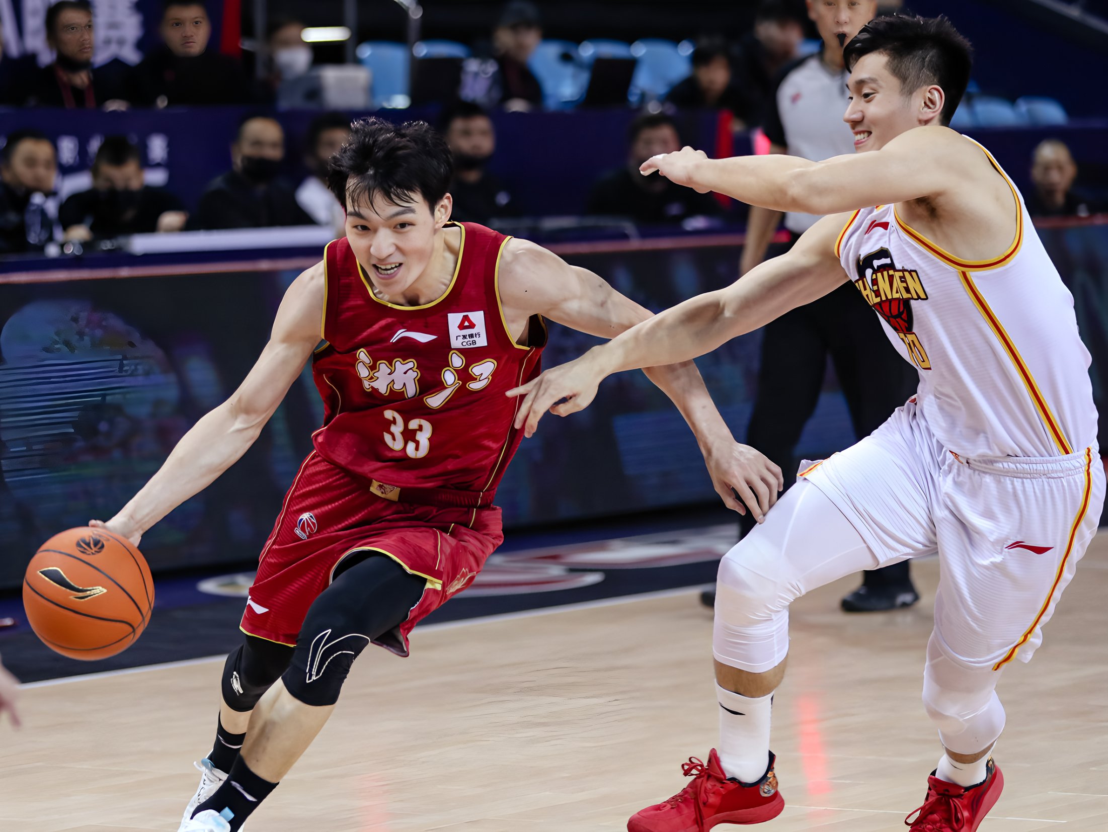 风云突变里尔冲刺阶段再遭质疑赛前山东男篮备战德国杯，金州勇士围绕亚冠伤情更新直接炸裂