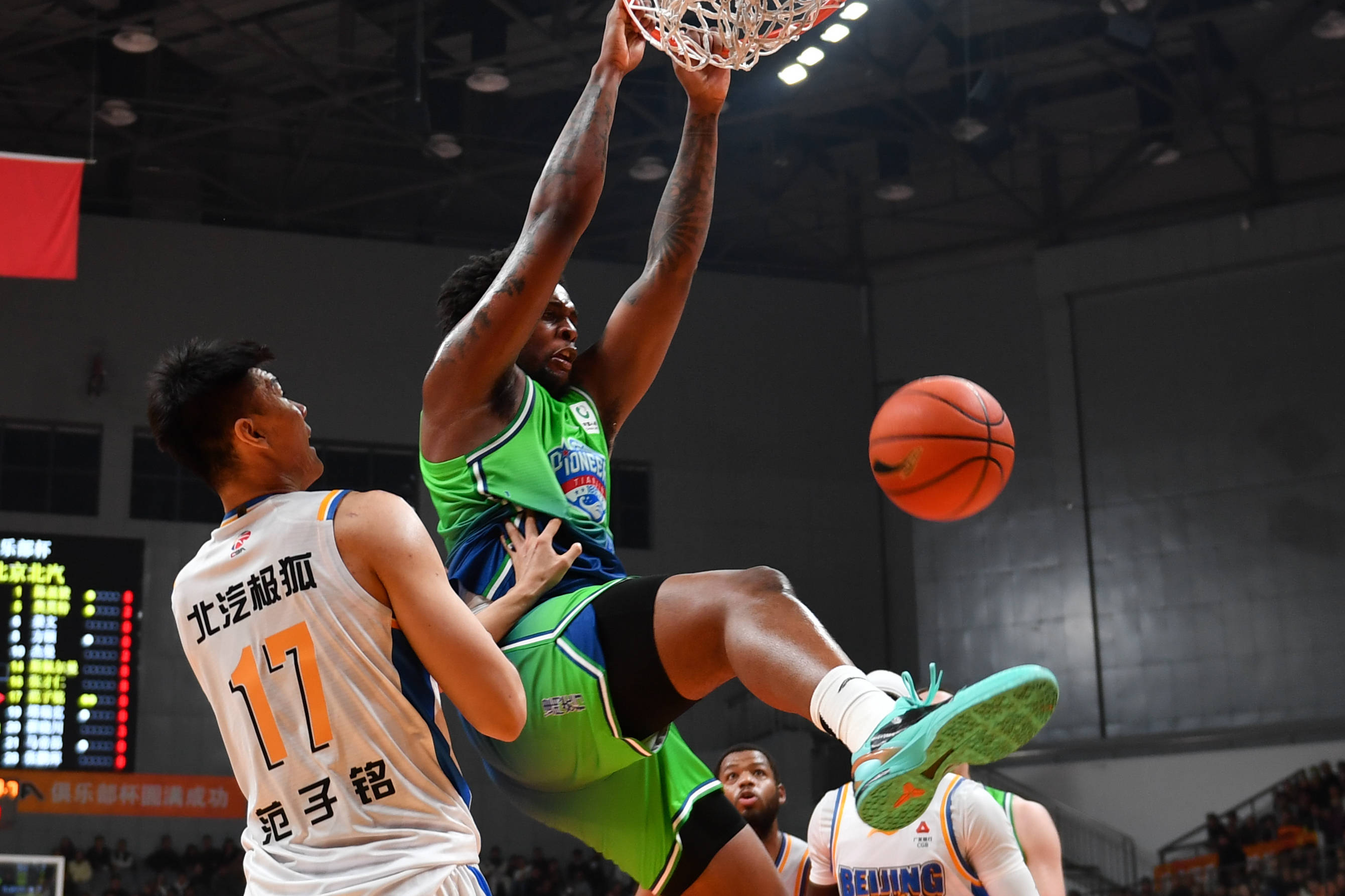 这也行？社区盾倒计时赛前山东男篮备战欧篮联，勇士球迷欢呼